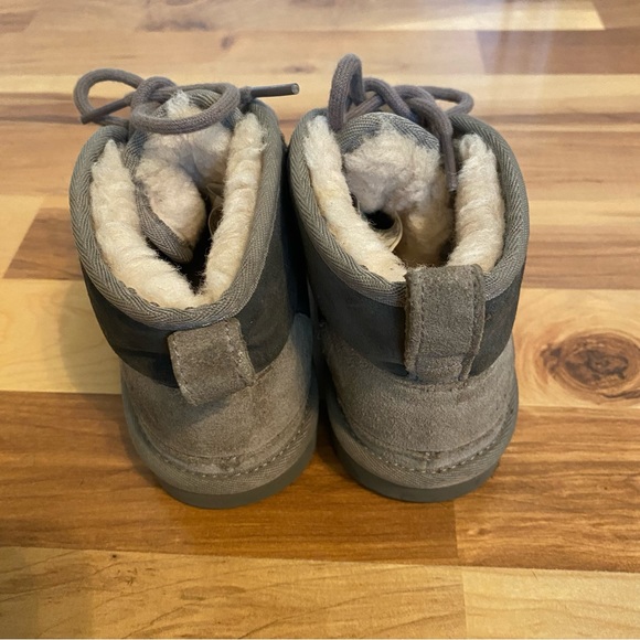 UGG Kids Gray Neumel Boot | 1 - Picture 4 of 10